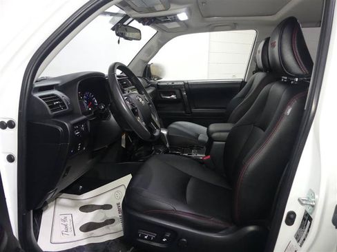 Used 2018 Toyota 4Runner TRD Off-Road Premium AWD/4WD image 20