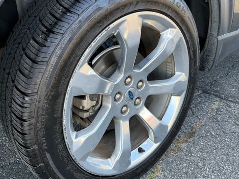 Used 2020 Ford Explorer Platinum w/ Premium Technology Package image 13