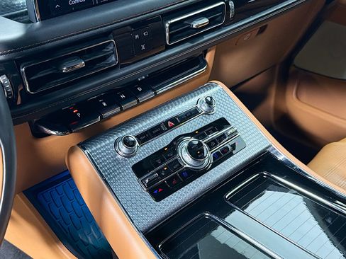 Used 2024 Lincoln Aviator Black Label w/ Class IV Trailer Tow Package image 28