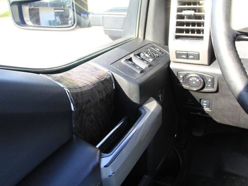 Used 2017 Ford F250 Lariat w/ Lariat Ultimate Package AWD/4WD image 29