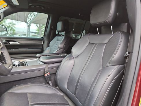 Used 2023 Jeep Wagoneer Series III w/ Premium Group I image 13