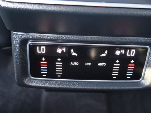 Used 2021 Audi e-tron Premium w/ Convenience Plus Package AWD/4WD image 18