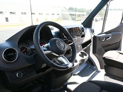 Used 2026 Mercedes-Benz Sprinter 4500 image 6