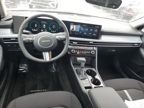 Used 2025 Hyundai Sonata SE image 12