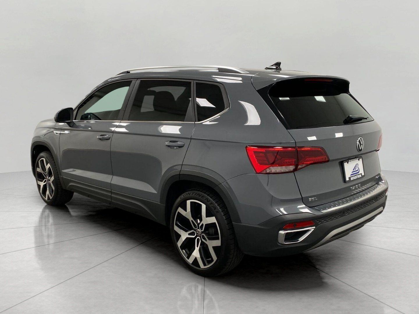 Used 2022 Volkswagen Taos SEL w/ Panoramic Sunroof Package AWD/4WD image 7