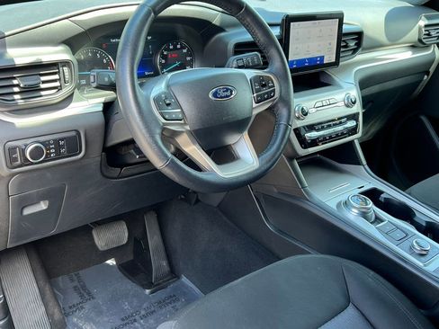 Used 2023 Ford Explorer XLT AWD/4WD image 19