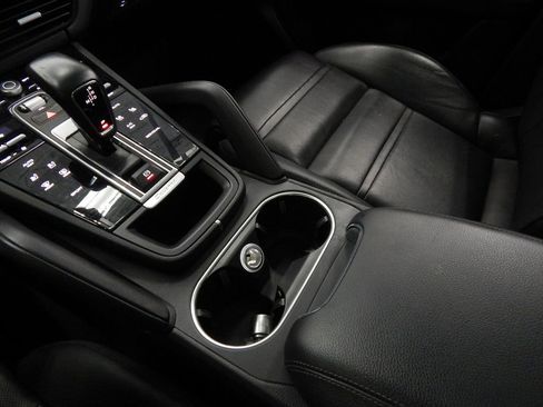 Used 2024 Porsche Cayenne image 13