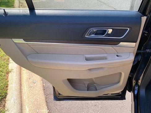 Used 2017 Ford Explorer Limited FWD image 10