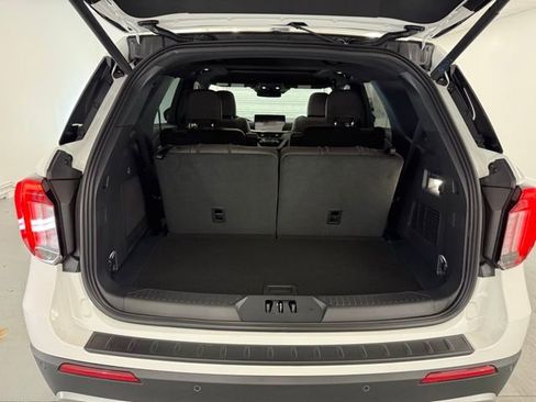 New 2026 Ford Explorer Platinum image 8