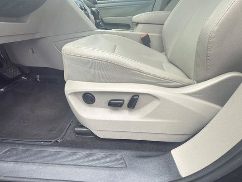 Used 2019 Volkswagen Atlas SE w/ Towing Package FWD image 15