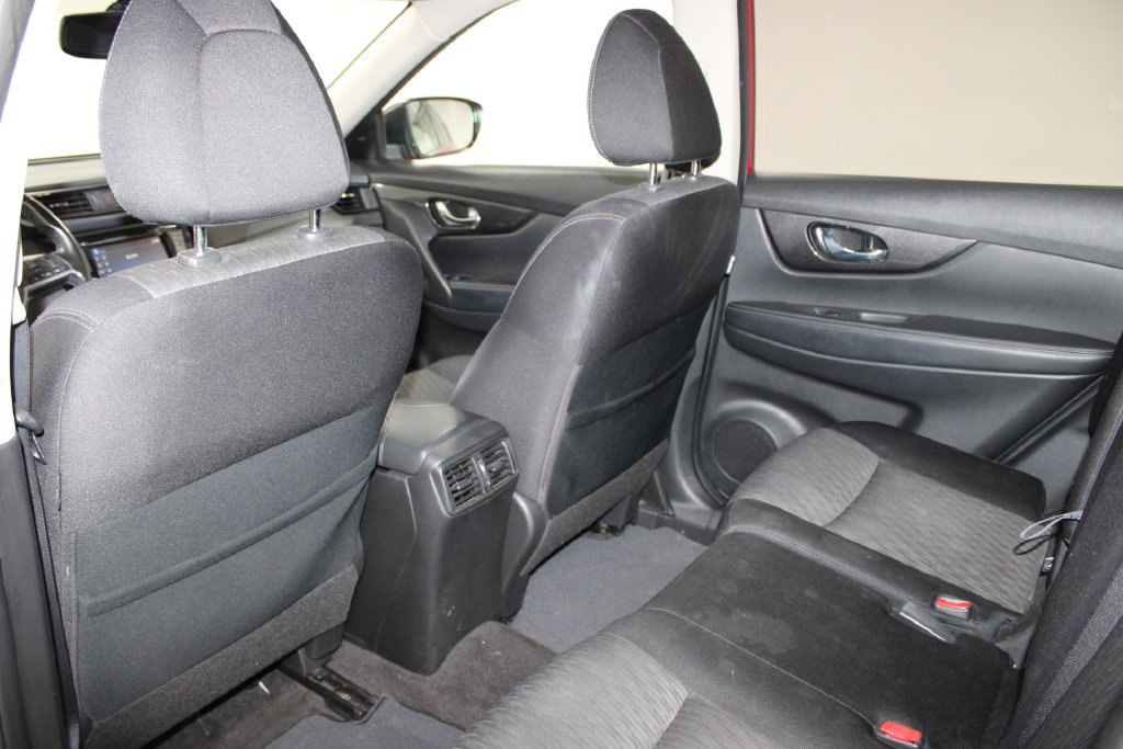 Used 2017 Nissan Rogue SV w/ SV Premium Package AWD/4WD image 19