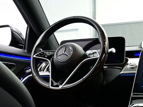 Used 2024 Mercedes-Benz S 580 4MATIC Sedan image 20