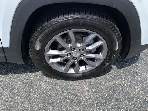 Certified 2024 GMC Terrain SLT FWD image 40
