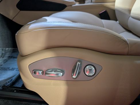 Certified 2026 Porsche Macan AWD/4WD image 19