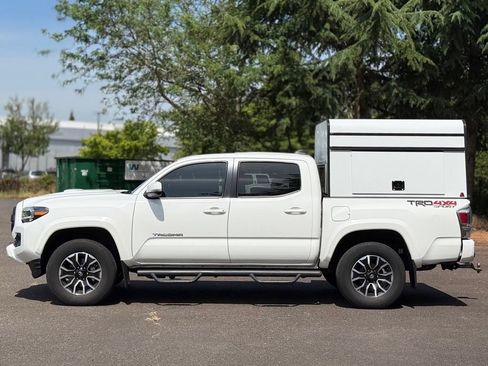 Used 2021 Toyota Tacoma TRD Sport w/ TRD Premium Sport Package AWD/4WD image 2