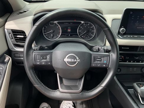 Used 2025 Nissan Rogue SV FWD image 27