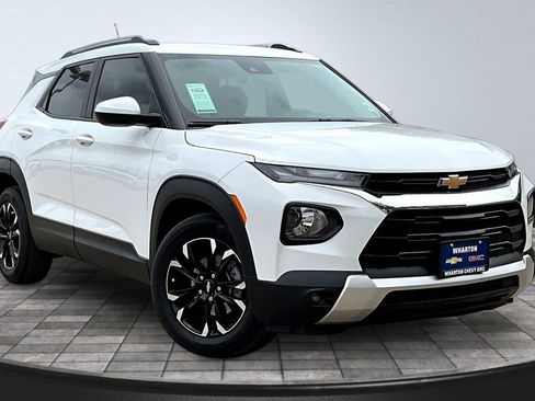 Used 2023 Chevrolet TrailBlazer LT w/ Convenience Package FWD image 4