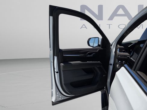 Used 2024 GMC Yukon Denali RWD image 32