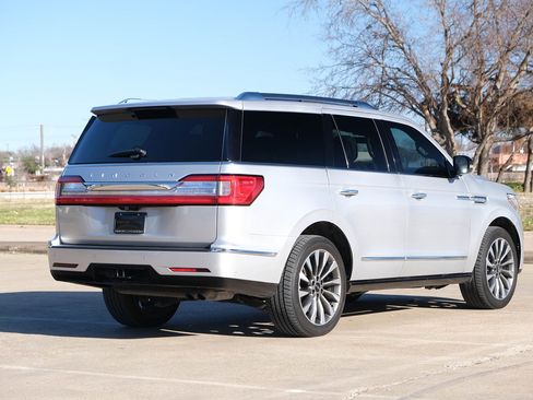 Used 2019 Lincoln Navigator Select w/ Technology Package image 12