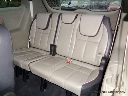 Used 2016 Kia Sedona LX w/ LX Essentials Premium Package image 16