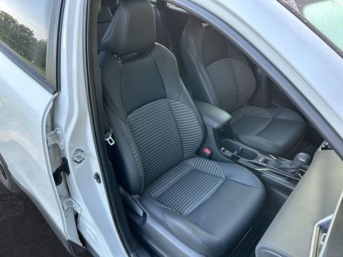 Used 2025 Toyota Corolla Cross AWD Hybrid w/ Convenience Package image 33
