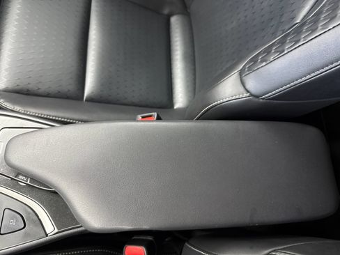 Used 2021 Lexus UX 200 w/ Accessory Package (Z2) FWD image 32