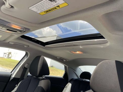 Certified 2025 Hyundai Elantra SEL FWD image 17