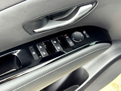 Used 2025 Hyundai Tucson Limited image 17