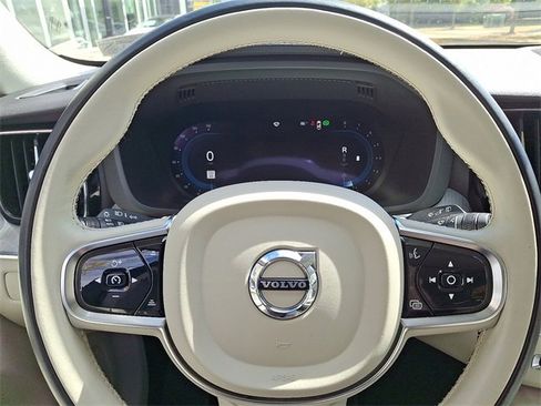Used 2024 Volvo XC60 B5 Plus image 21