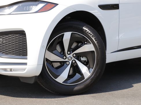 Certified 2025 Jaguar F-PACE R-Dynamic S AWD/4WD image 2