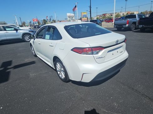 Certified 2026 Toyota Corolla LE w/ LE Premium Package FWD image 5