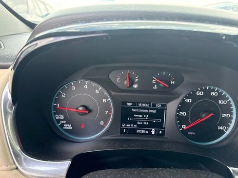 Used 2023 Chevrolet Traverse LS FWD image 6