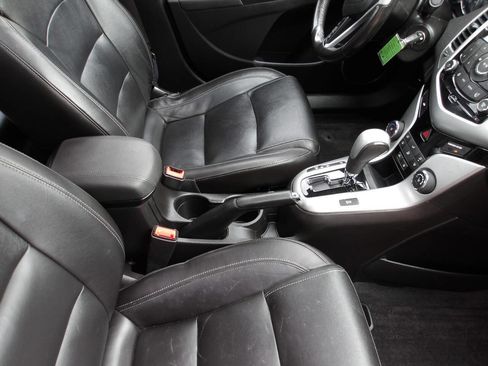 Used 2016 Chevrolet Cruze LT w/ Sun, Sound and Sport Package FWD image 18