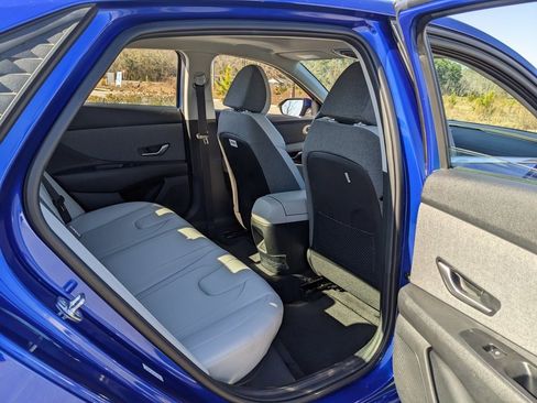 Used 2024 Hyundai Elantra Limited image 47