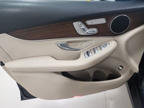 Used 2022 Mercedes-Benz GLC 300 4MATIC image 24