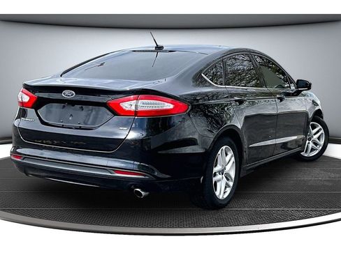 Used 2016 Ford Fusion SE image 9