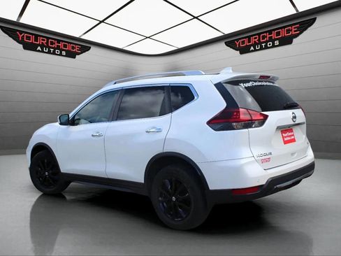 Used 2020 Nissan Rogue SV image 3