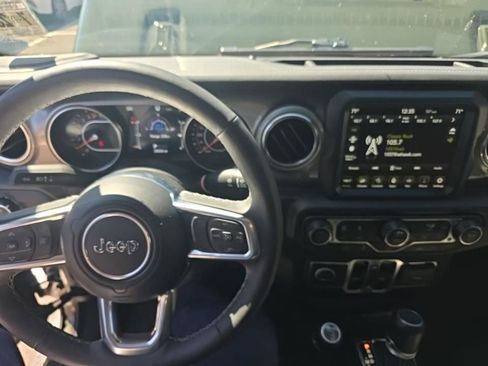 Used 2023 Jeep Gladiator Overland w/ Cold Weather Group image 4