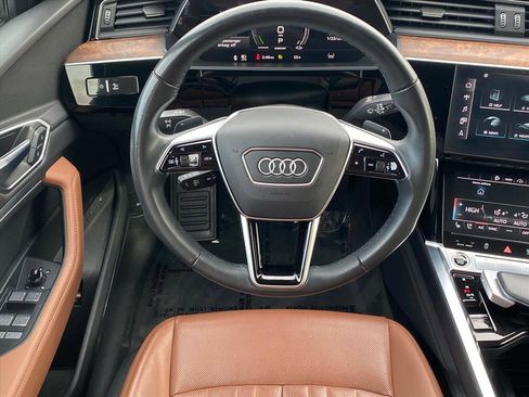 Used 2023 Audi e-tron Premium Plus w/ Premium Plus Package image 5