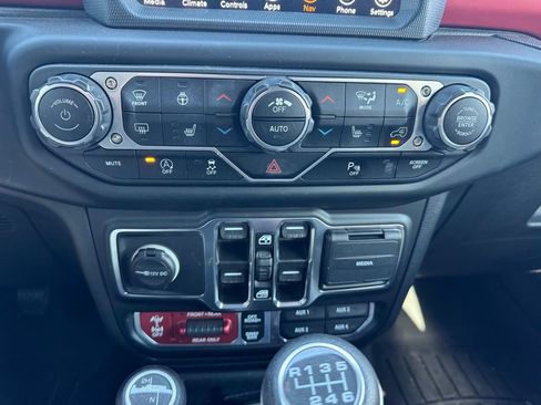 Used 2021 Jeep Wrangler Unlimited Rubicon AWD/4WD image 17