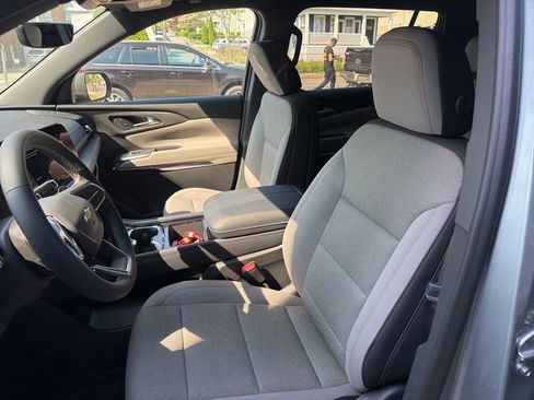 New 2026 Chevrolet Traverse LT w/ Driver Confidence Package AWD/4WD image 18