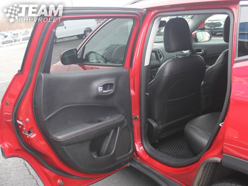 Used 2019 Jeep Compass Latitude w/ Popular Equipment Group image 19
