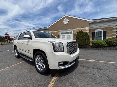Used 2015 GMC Yukon Denali w/ Touring Package AWD/4WD image 6
