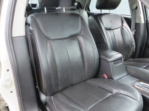 Used 2010 Cadillac DTS Luxury FWD image 23