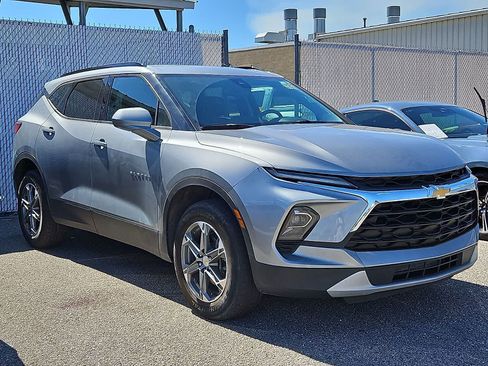 Used 2024 Chevrolet Blazer LT w/ Convenience Package FWD image 2
