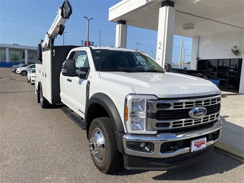 New 2025 Ford F550 4x4 SuperCab Super Duty image 3