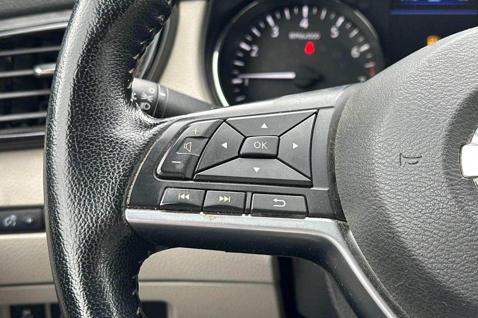 Used 2022 Nissan Rogue Sport SL AWD/4WD image 28