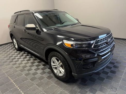 Used 2022 Ford Explorer XLT image 2