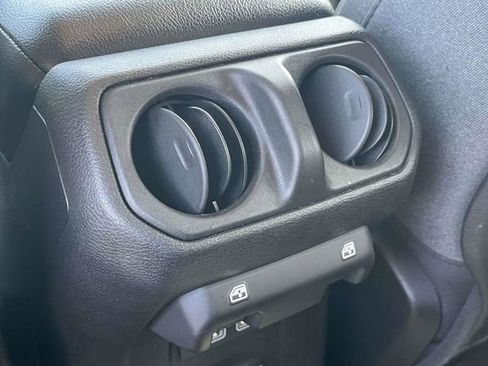 Used 2024 Jeep Wrangler Unlimited Rubicon AWD/4WD image 19