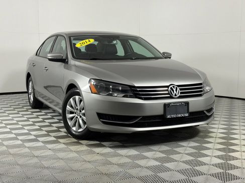 Used 2014 Volkswagen Passat 1.8T Wolfsburg Edition FWD image 2